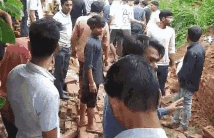 Wall of dilapidated house fell on children in Rewa, four killed; Three brothers and sisters were among those who died, Rewa. Kalluram News, Today Updates, Accident, 3 Died Due To Wall Collapse In Rewa