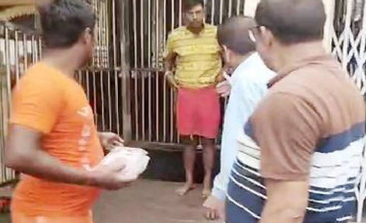 In Ujjain, the devotee wrote 'Mahakal', made Tripund and made him remove his shorts, the priest said - sentiments are hurt by such clothes, Ujjain, Kalluram News, Today Updates, Mahakal News