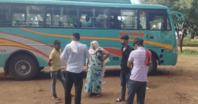 छतरपुर में फायरिंग कर बस लूटी, बाइक सवार बदमाशों ने यात्रियों से जेवर और कैश छीना; दो आरोपी गिरफ्तार 3 Bus Looted By Firing In Chhatarpur