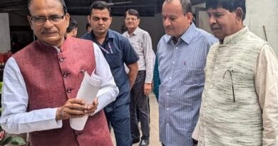 कुरवाई विधायक ने केन्द्रीय मंत्री और मुख्यमंत्री से की मुलाकात, फसलों के नुकसान से कराया अवगत 3 Kurwai MLA met the Union Minister and the Chief Minister