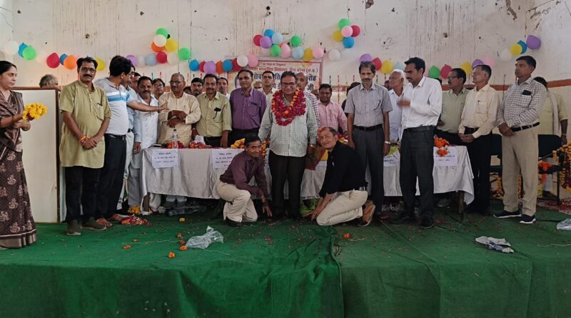 Farewell ceremony of principal of excellent higher secondary school