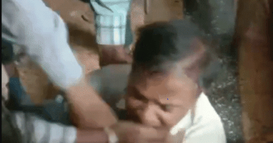 नगर निगम में अफसर ने की सुसाइड की कोशिश, साथियों ने जहर की शीशी छीनी, मुंह पर हाथ रखा  2 Officer Attempt to Committe Suicide In Ratlam Nagar Nigam Office