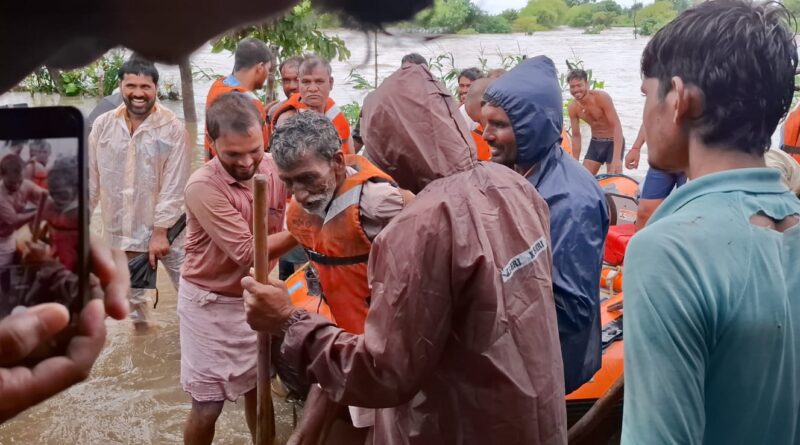 SDERF Rescued The Elderly Safely In Sagar From Flood