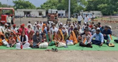 सागर में डूब क्षेत्र से पीड़ित किसानों ने दिया धरना    3 Farmers suffering from areas submerged in the ocean staged a protest