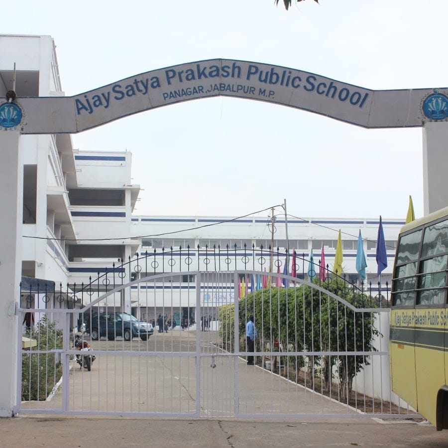 जबलपुर में आठ प्राइवेट स्कूलों को 54 करोड़ लौटाने का आदेश, दो-दो लाख का जुर्माना भी लगाया 1 Order to Return 54 crore rupees to 8 private schools In Jabalpur Admnistration