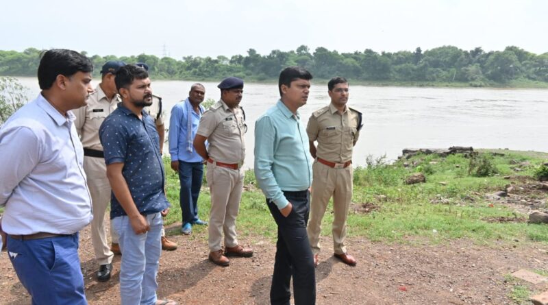 Vidisha Collector And SP Inspected The Ghats Regarding Ganesh Idol Immersion