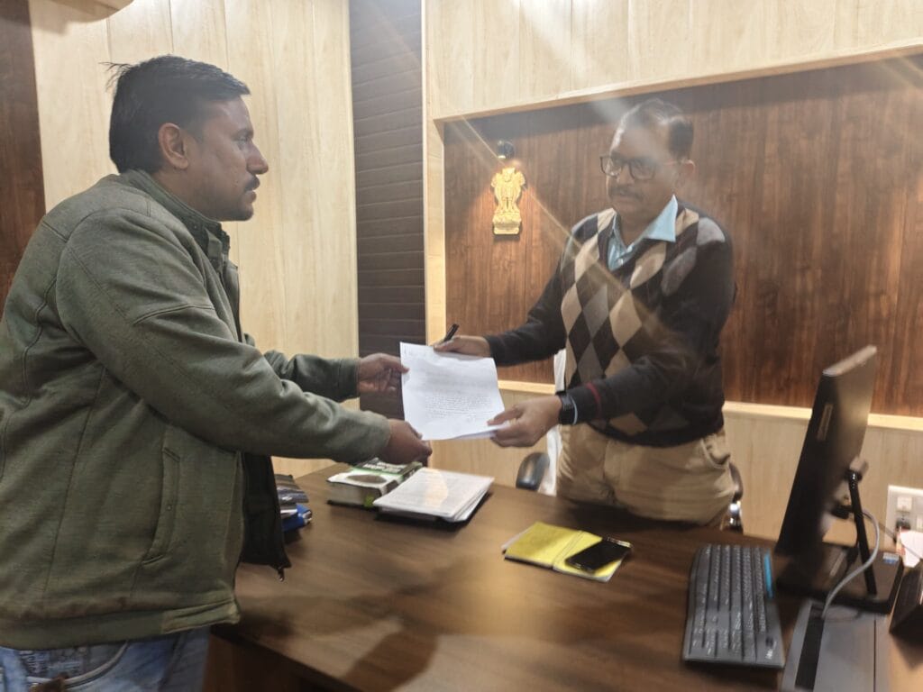 कृषि ऋण समितियाें के ऑफिस शहरों में, किसानों को लोन के लिए लगाने पड़ते हैं चक्कर 1 Offices of agricultural credit committees are in cities