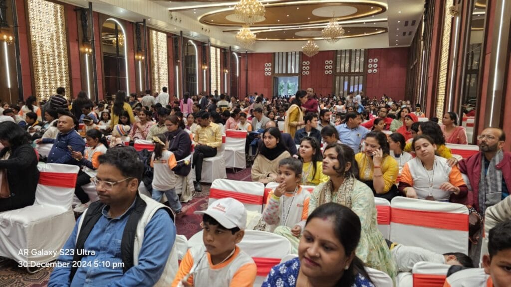 ग्वालियर मास्टर माइंड क्लासेस के स्टूडेंट्स को ट्रॉफी और गोल्ड मेडल, नेशनल अबेकस प्रतियोगिता में 1100 छात्राें लिया था हिस्सा 3 Students of Gwalior Master Mind Classes got trophy and gold medal