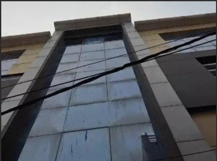 चौथी मंजिल से कूदकर बीएससी की छात्रा ने दी जान; बेटी से मिलने UP से छतरपुर में आए थे माता-पिता 2 BSc student committed suicide by jumping from the fourth floor In Chhatarpur