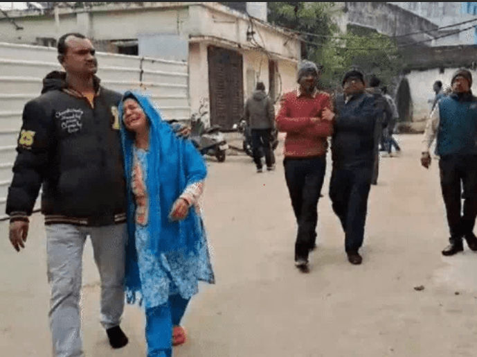 चौथी मंजिल से कूदकर बीएससी की छात्रा ने दी जान; बेटी से मिलने UP से छतरपुर में आए थे माता-पिता 1 A BSc student committed suicide by jumping from the fourth floor In Chhatarpur