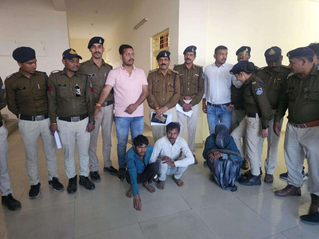 पत्नी ने पकड़े पैर और प्रेमी ने गला रेत, आरोपी की कटी उंगली से खुला राज; महिला समेत तीन गिरफ्तार 1 The wife held her feet and the lover strangled her In Shajapur