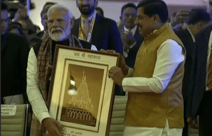 рдЧреНрд▓реЛрдмрд▓ рдЗрдиреНрд╡реЗрд╕реНрдЯрд░реНрд╕ рд╕рдорд┐рдЯ рдореЗрдВ рдореЛрджреА рдмреЛрд▓реЗтАУ рджреБрдирд┐рдпрд╛ рдХреЛ рднрд╛рд░рдд рд╕реЗ рдЙрдореНрдореАрджреЗрдВ, рдЕрджрд╛рдгреА рдЧреНрд░реБрдк рдПрдордкреА рдореЗрдВ 1.10 рд▓рд╛рдЦ рдХрд░реЛрдбрд╝ рдирд┐рд╡реЗрд╢ рдХрд░реЗрдЧрд╛; MP рдХреА рдирдИ 18 рдиреАрддрд┐рдпрд╛рдВ рднреА рд▓реЙрдиреНрдЪ┬а 3 Modi said in Global Investors Summit- the world has expectations from India