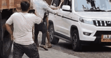 Truck driver beats RTO officer with slippers In Mandla