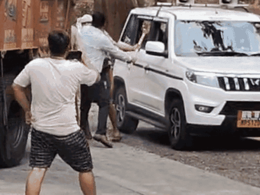 Truck driver beats RTO officer with slippers In Mandla