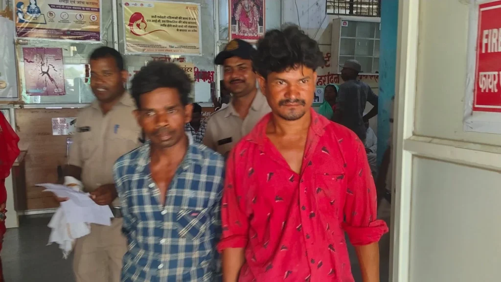 खंडवा गैंगरेप-मर्डर केस: आरोपी के घर 12 घंटे तड़पती रही पीड़िता; डॉक्टर बोले- ढाई लीटर खून बहा 1 Khandwa gangrape-murder case: Victim kept writhing in pain for 12 hours at the accused's house