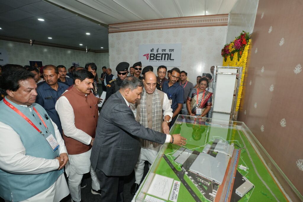 केंद्रीय मंत्री राजनाथ सिंह बोले– देशभर की स्पीड ट्रेनों में रायसेन के कोच लगेंगे, शिवराज ने कहा -किसानों के हित सुरक्षित रखेंगे 3 Union Minister Rajnath Singh said- Raisen coaches will be installed in speed trains across the country