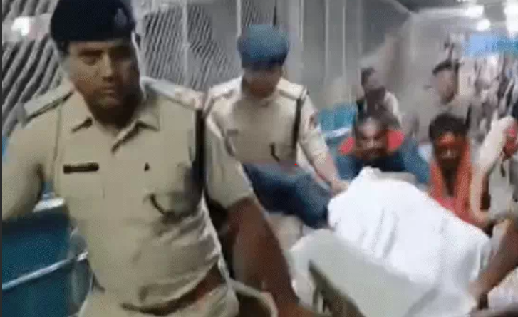 Teacher stabbed to death in a moving train In Jabalpur