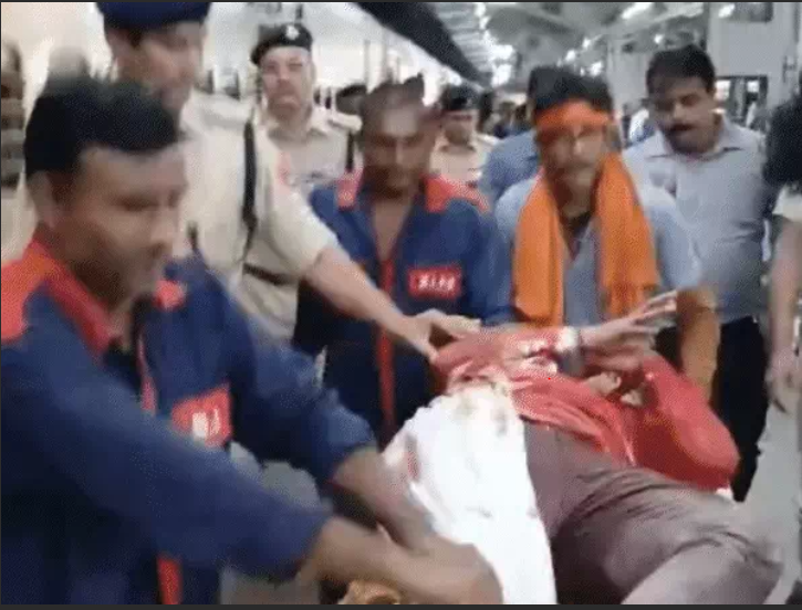 चलती ट्रेन में टीचर की चाकू मारकर हत्या, मामा ससुर ने 30 से ज्यादा वार किए  2 Teacher stabbed to death in a moving train In Jabalpur