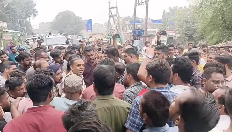 कटनी में भाजपा नेता की गोली मारकर हत्या, अस्पताल के सामने गुस्साए परिजन ने किया प्रदर्शन, आरोपी फरार  2 BJP leader shot dead in Katni