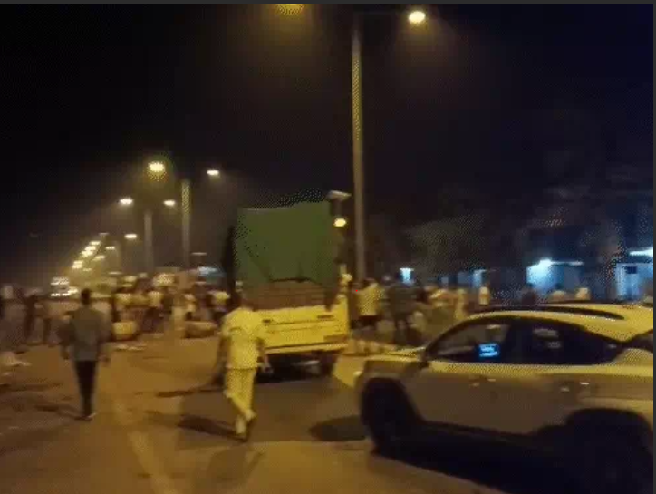 गैंगरेप के आरोपी ने पीड़िता के पिता को किया किडनैप, मऊगंज में ग्रामीणों ने किया चक्काजाम 1 In Mauganj the gang rape accused kidnapped the victim's father