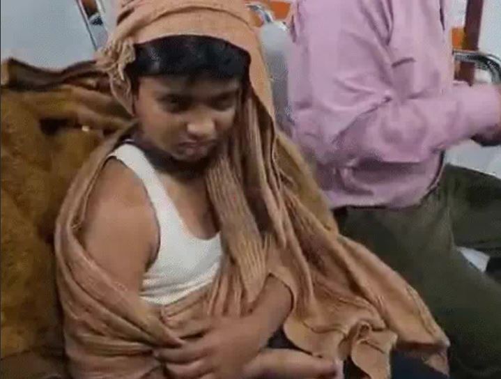 टीचर ने 7वीं के छात्र का हाथ मरोड़ा, कंधे की हड्डी टूटी; स्टूडेंट के दूसरे विषय की कॉपी निकालने से नाराज था 1 A teacher twisted a 7th-grade student's arm In Chhatarpur