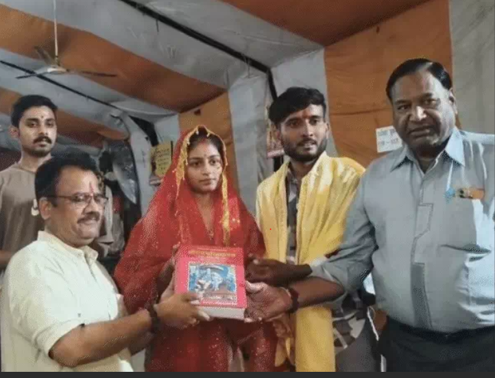 रुखसार ने हिंदू युवक से की शादी, नाम रखा वंशिका; बोली– सनातन में बचपन से रुचि थी 1 Rukhsar married a Hindu man In Khandwa