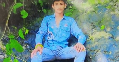 An 8th-grade student died after his neck was cut by Chinese thread