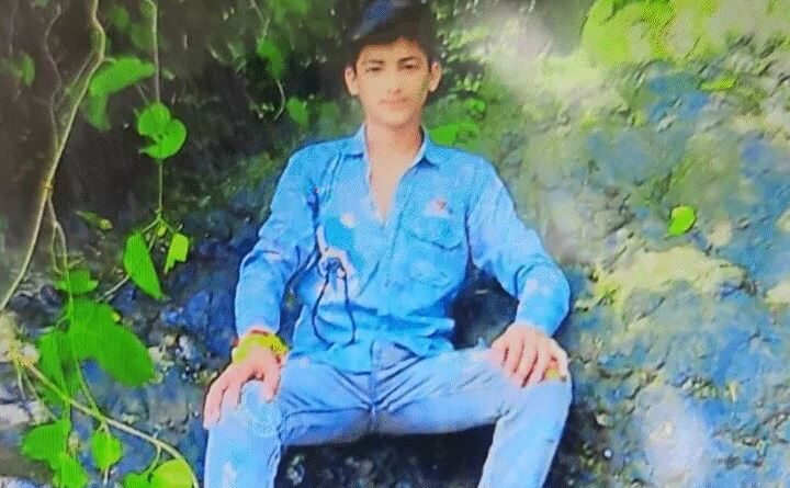 An 8th-grade student died after his neck was cut by Chinese thread