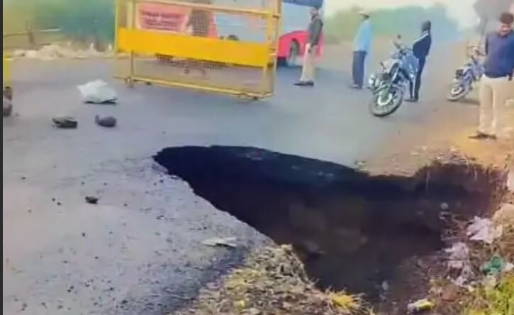 Barwani mp gujarat national highway road collapses 6 feet pit