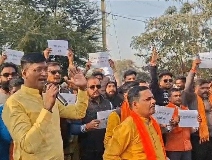 A truck carrying 26 tonnes of beef was seized in front of Bhopal Police Headquarters In Bhopal