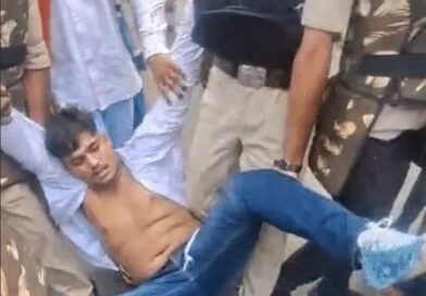 NSUI workers were dragged by police in Indore