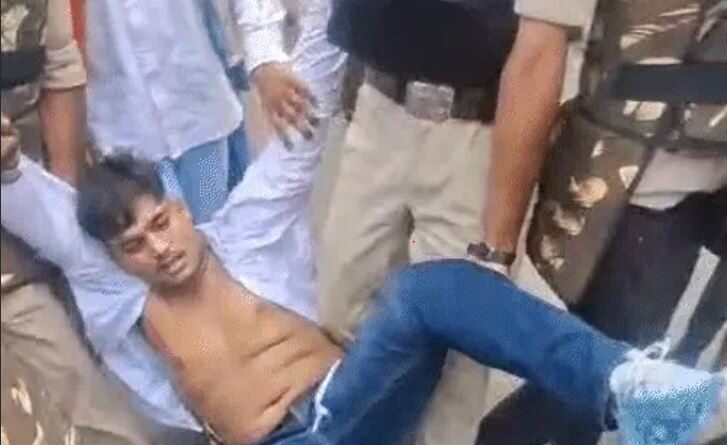 NSUI workers were dragged by police in Indore